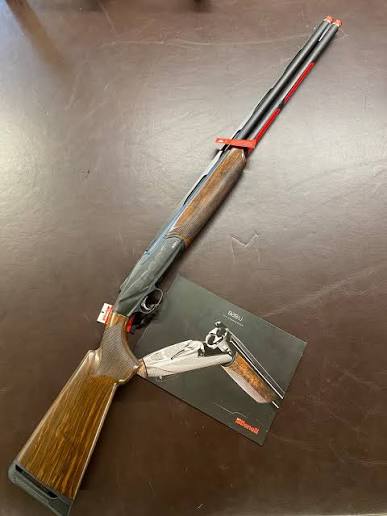 Benelli 828 U satin walnut stock and fore-end detail