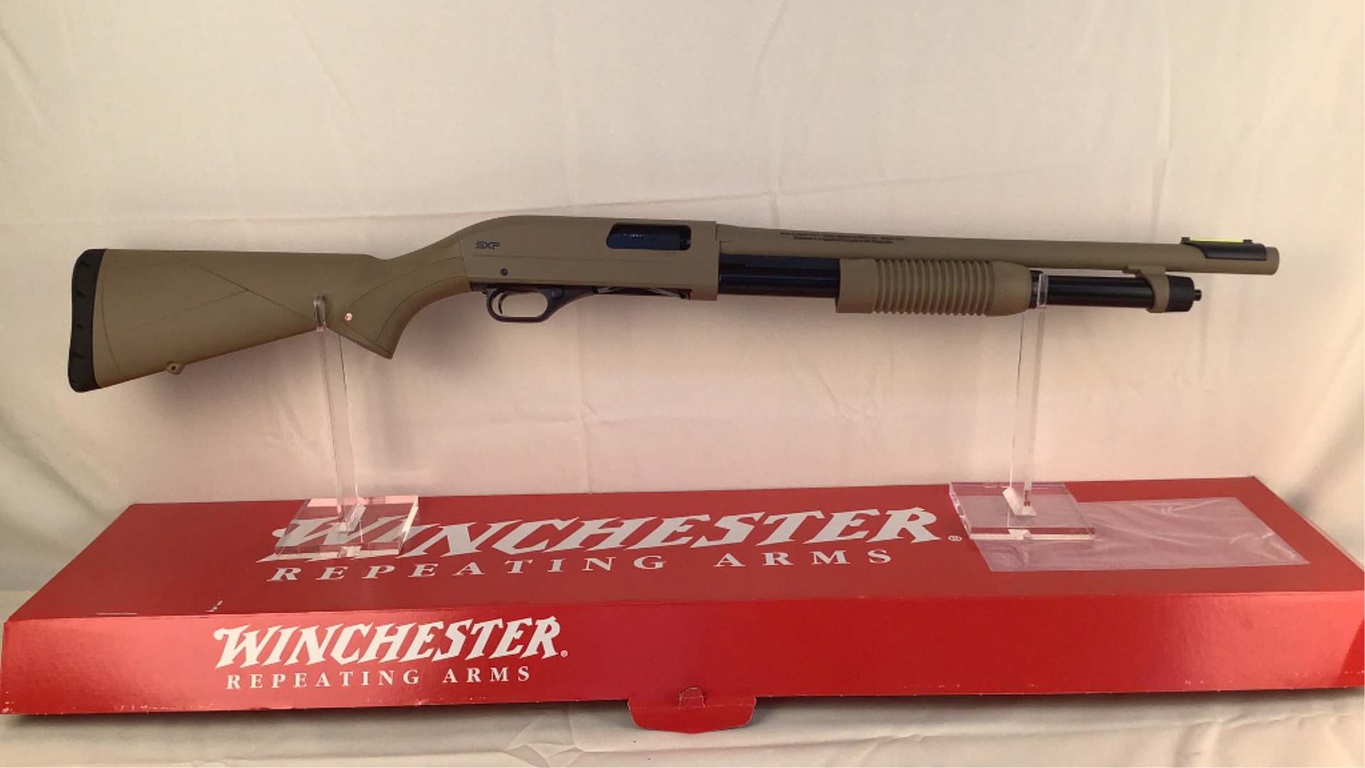 Winchester SXP Waterfowl Hunter Woodland Camo 12 Gauge